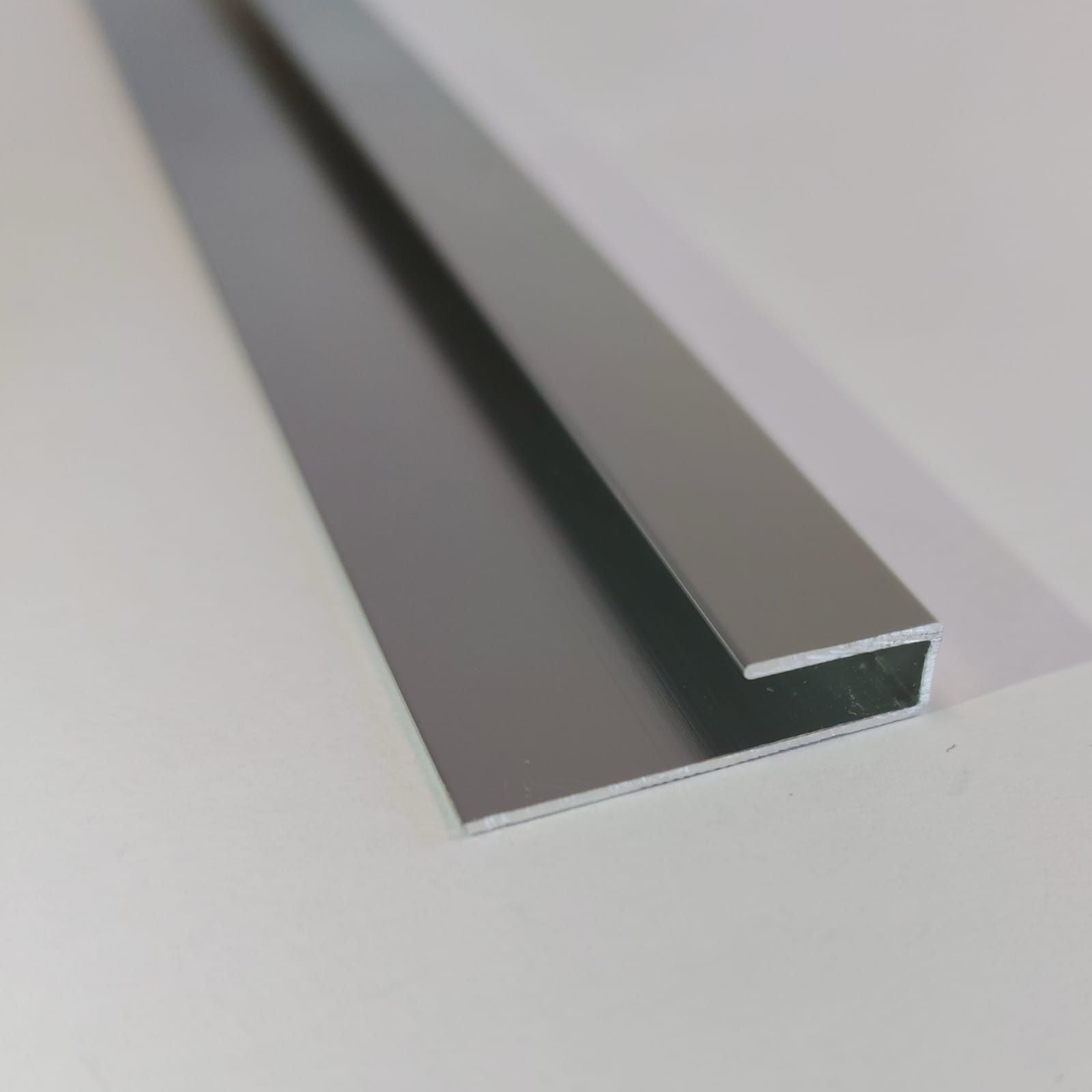 Aluminium Abschlussprofil Silber 270 × 2,5 cm – Für PVC Wandpaneele