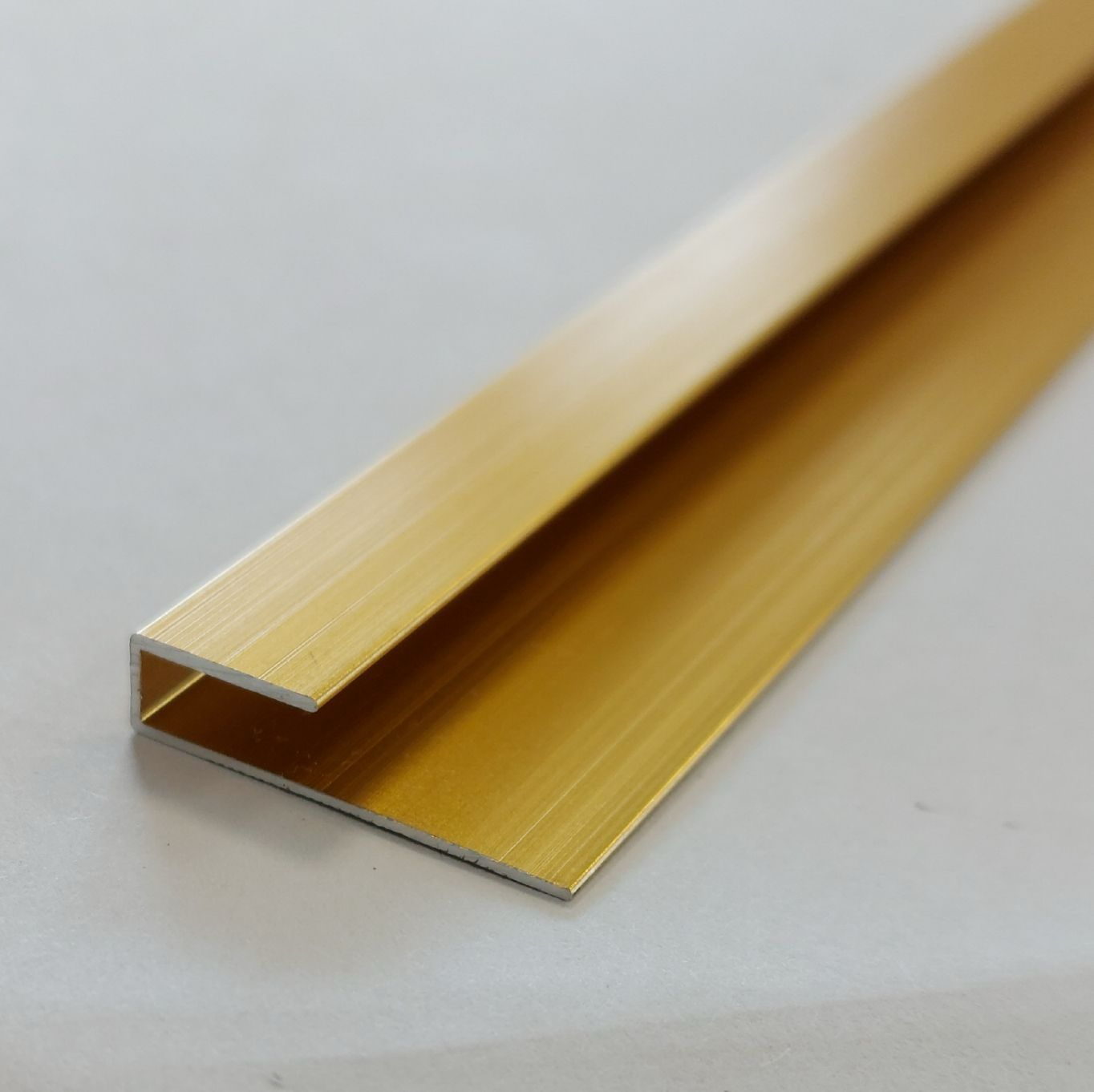 Aluminium Abschlussprofil Gold 270 × 2,5 cm – Für PVC Wandpaneele