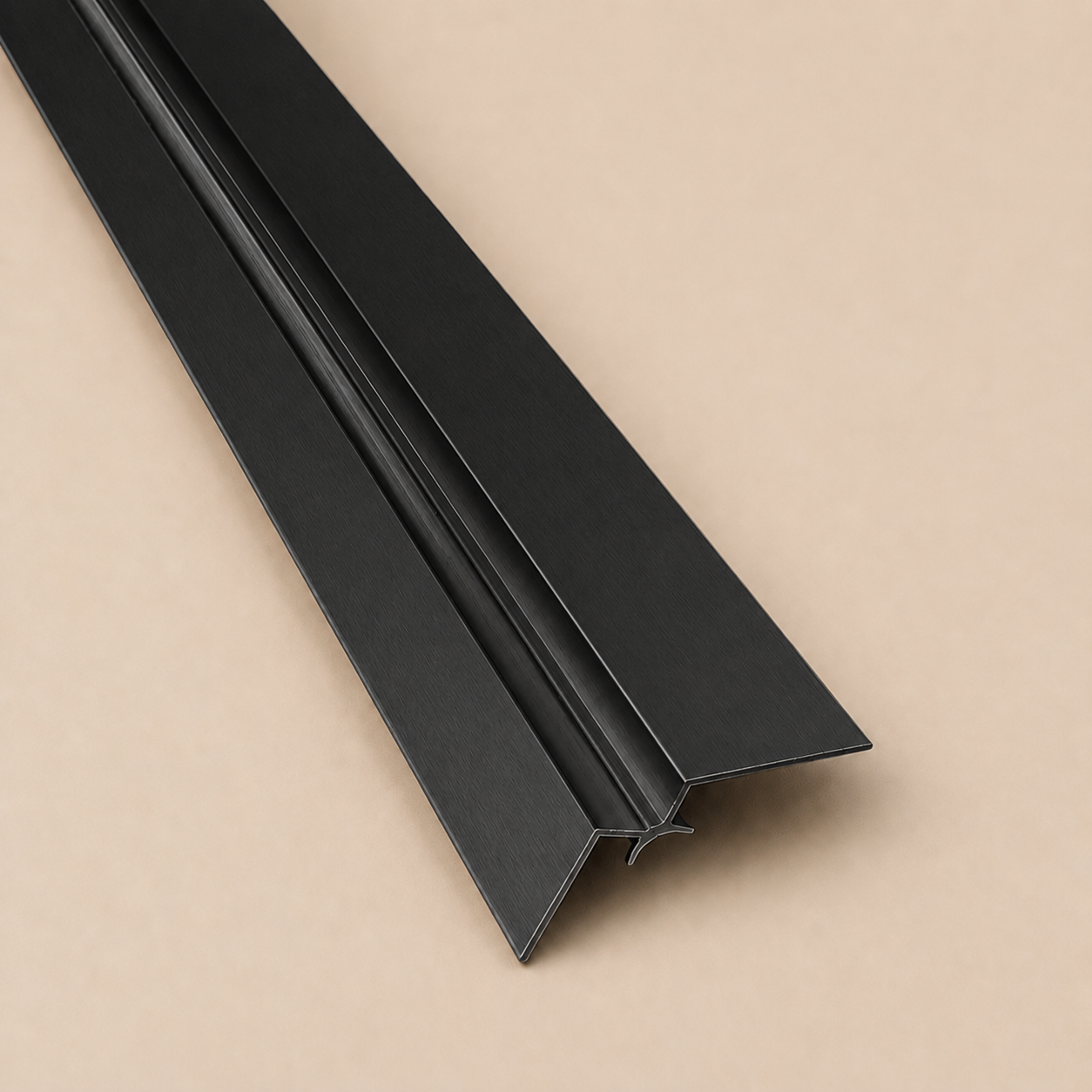 Inneneckprofil Schwarz aus Aluminium 20 × 12 mm – 240 cm