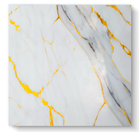 PVC-Wandpaneel in weißer Marmoroptik mit goldenen Adern | Luxuriöse dekorative Beschichtung | 122×244 cm