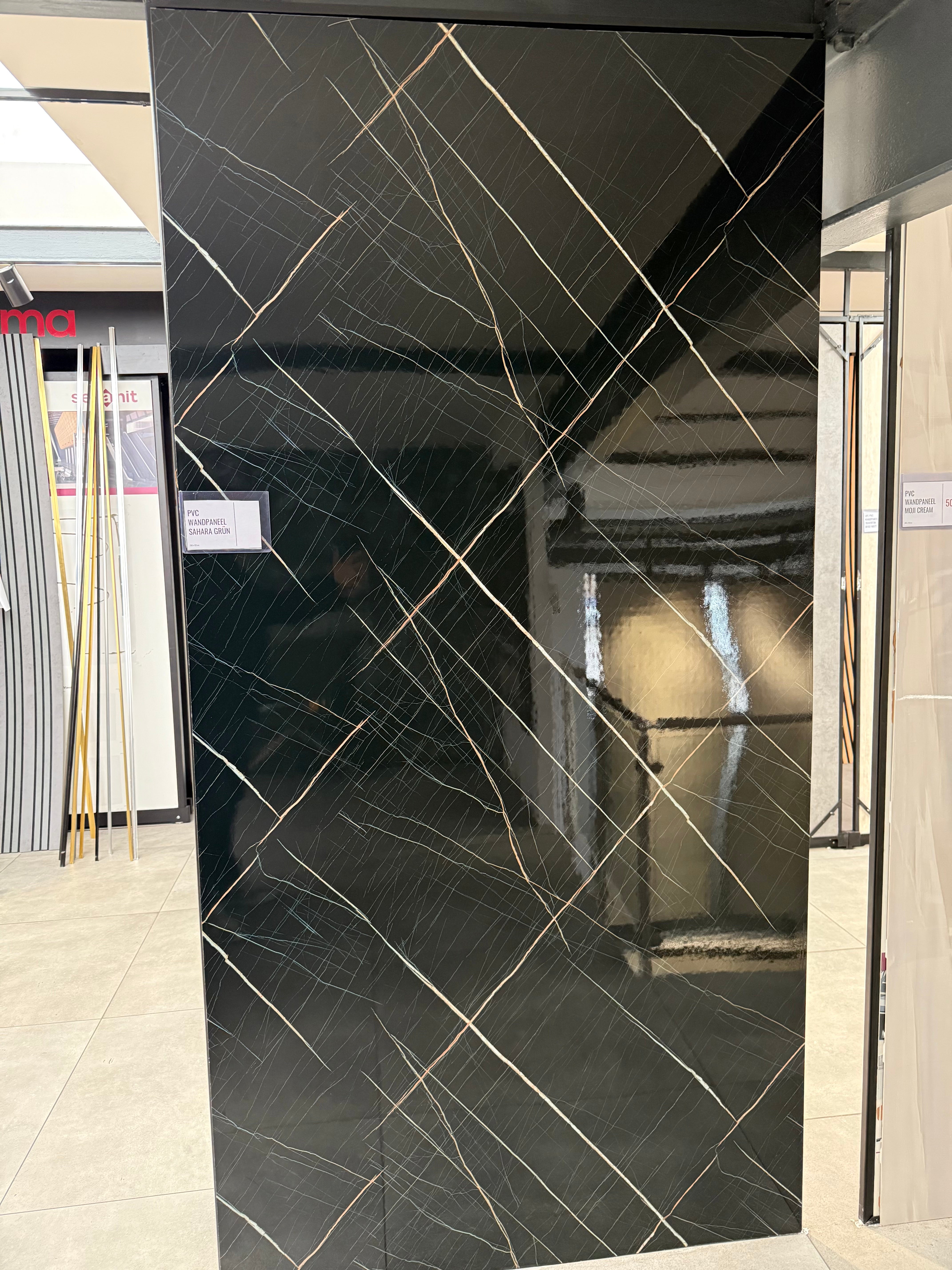 Sahara Grøn PVC vægpanel 280 x 122 cm – Mørkt stenlook med fine linjer, Elegant & vandtæt