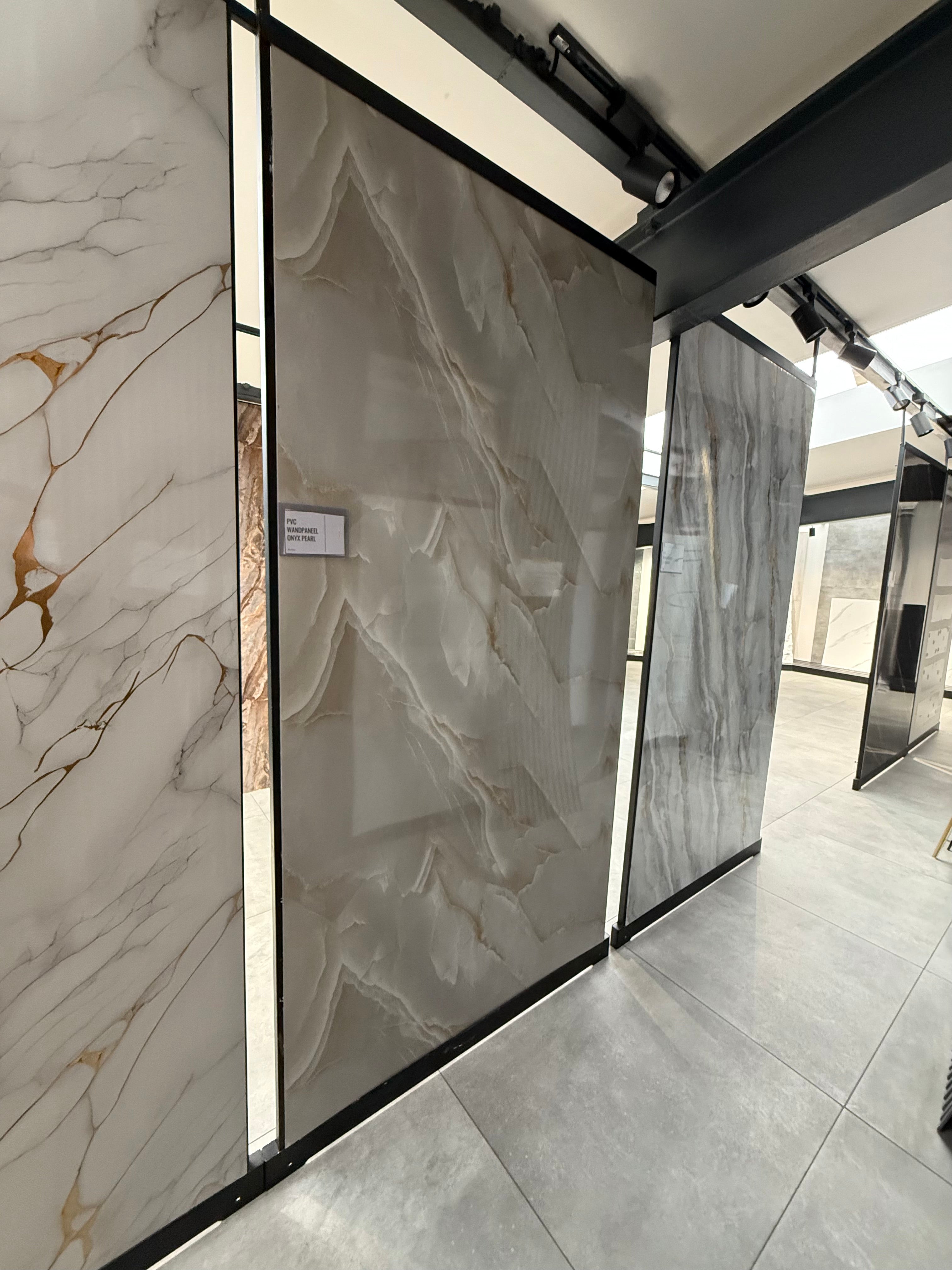 PVC vægpanel Onyx Pearl 280 × 122 cm – Vandfast & perlemorsmarmorlook