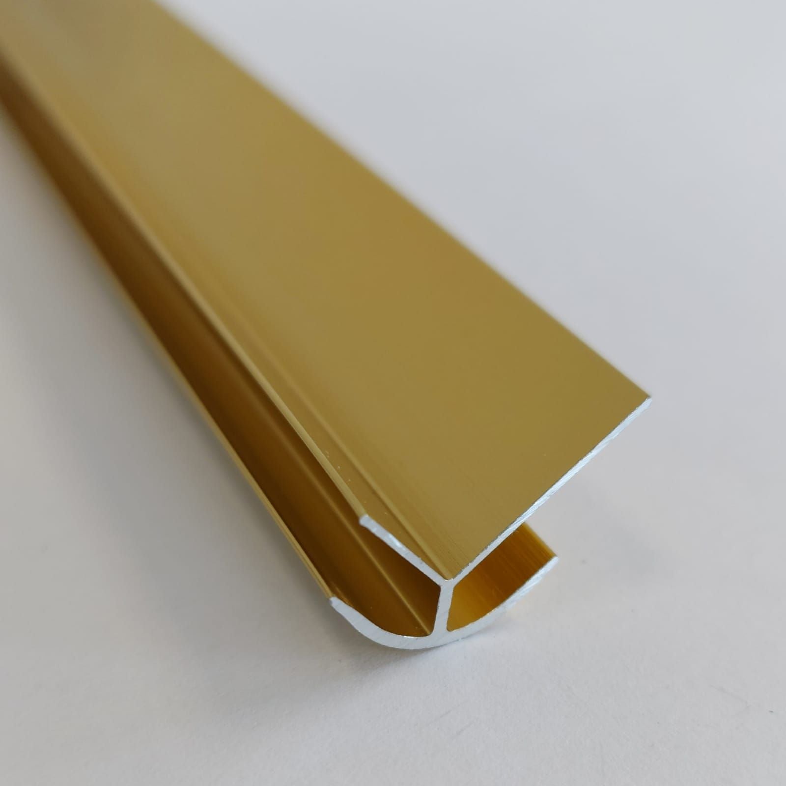Aluminium Außeneckprofil Gold 270 cm – Eckschutz für PVC Wandpaneele (3 mm)