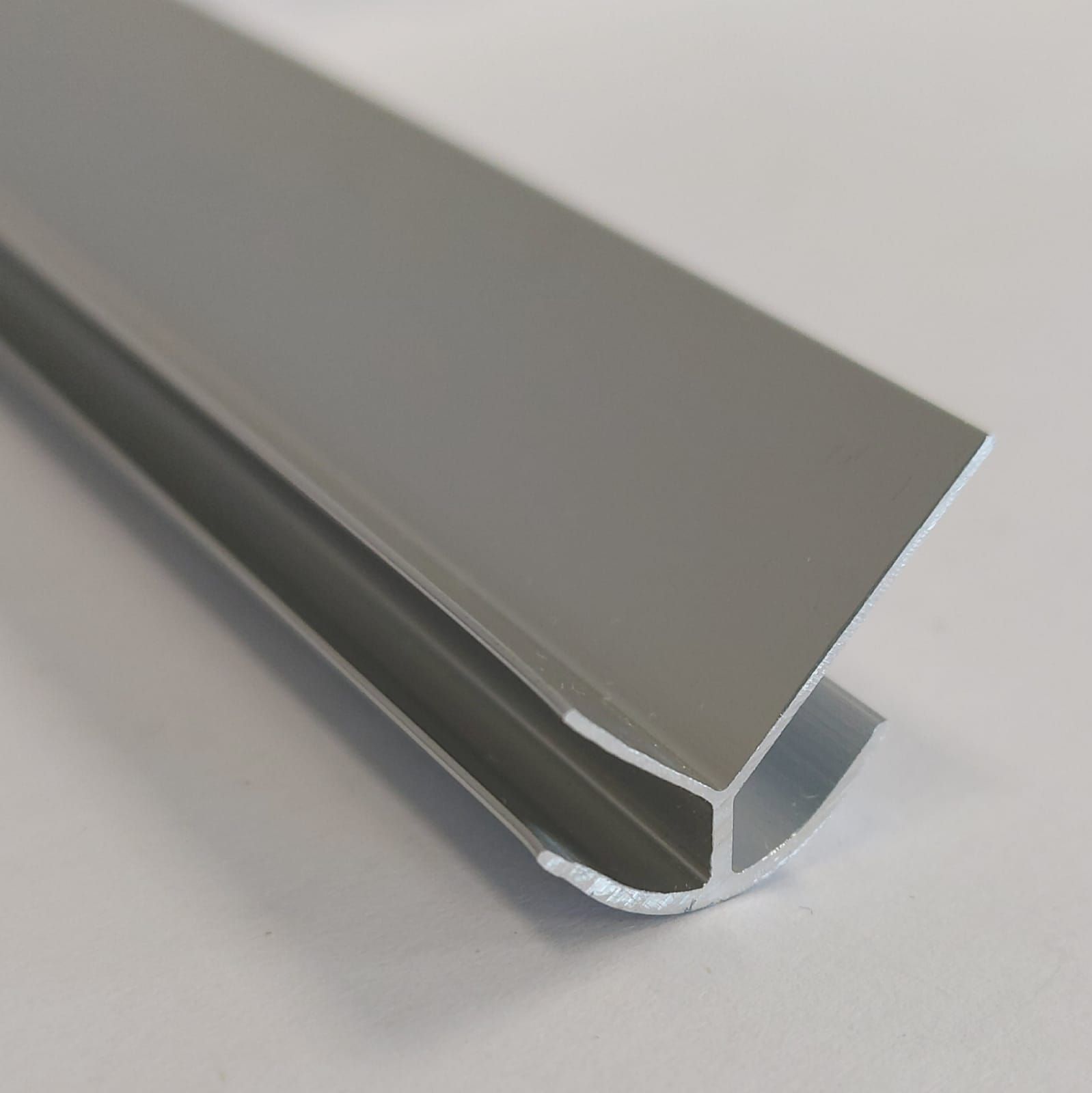 Aluminium Eckprofil Silber 270 cm – Außenkante, eloxiert, Schutzprofil