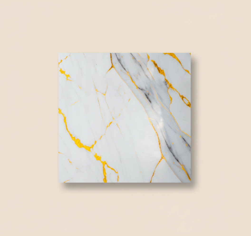 PVC-Wandpaneel in weißer Marmoroptik mit goldenen Adern | Luxuriöse dekorative Beschichtung | 122×244 cm